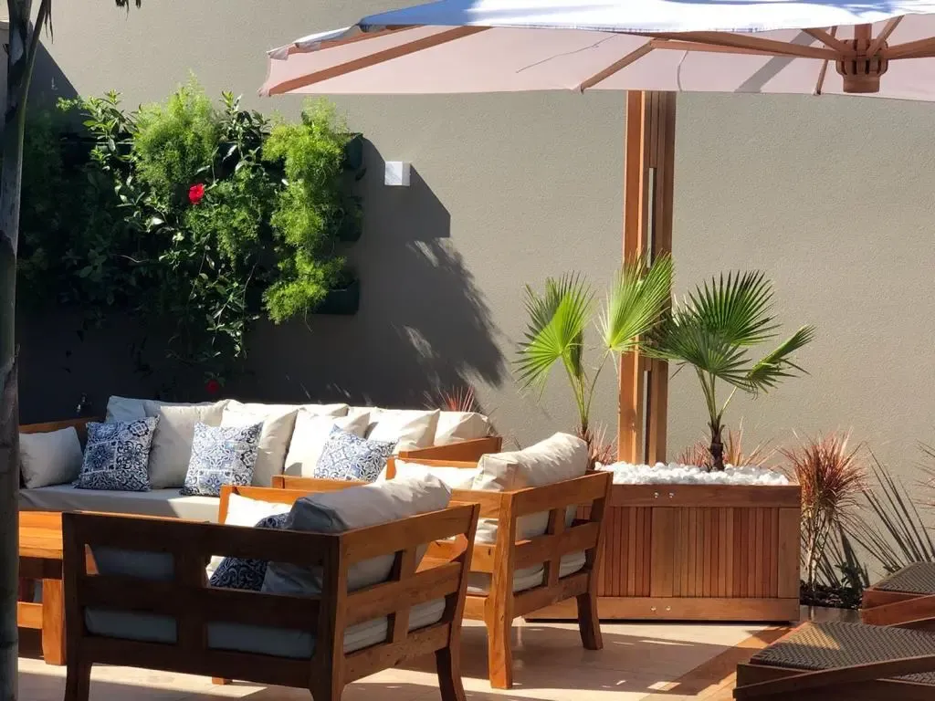 Móveis de fibra sintética